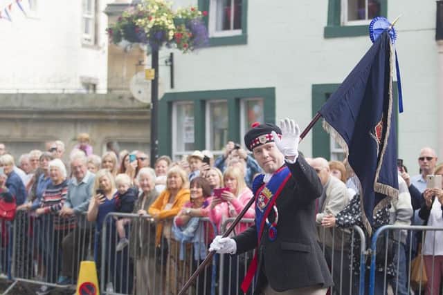 The newly-bussed flag is carried back to the callant's horse.