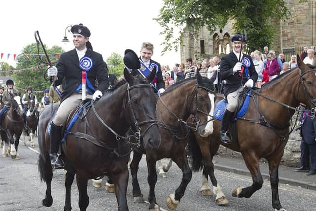 Kelso Laddie Mark Henderon and his henchmen pay their respects as they pass the Jethart Callant.
